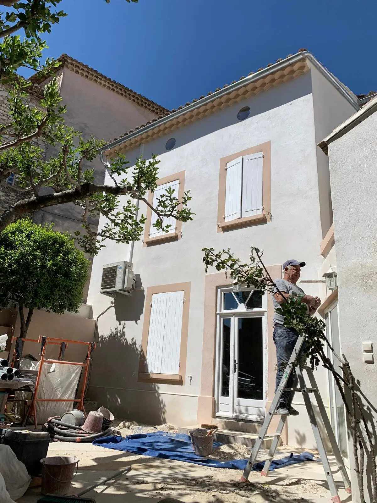 Chantier de ravalement traditionnel à la chaux par CMG Maçonnerie